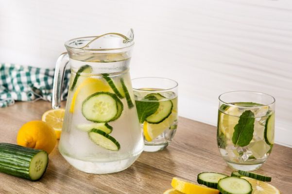 Boisson détox concombre gingembre et menthe